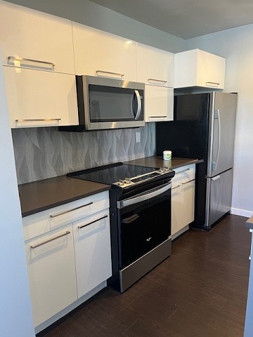 Spacious 2 Bedroom Town home with Garage & Private Courtyard